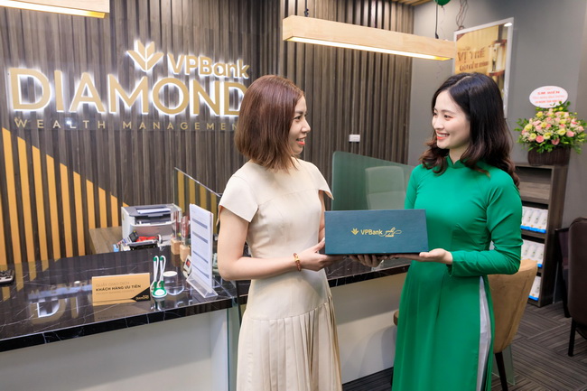 VPBank gửi tặng kh&amp;aacute;ch h&amp;agrave;ng ưu ti&amp;ecirc;n h&amp;agrave;ng loạt đặc quyền gi&amp;aacute; trị