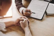 Nghiêm cấm việc lợi dụng chức vụ, quyền hạn nhằm ép buộc khách hàng giao kết hợp đồng bảo hiểm