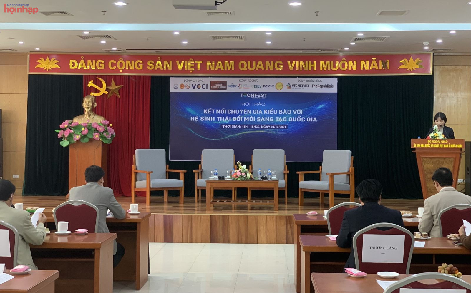 To&amp;agrave;n cảnh Hội thảo