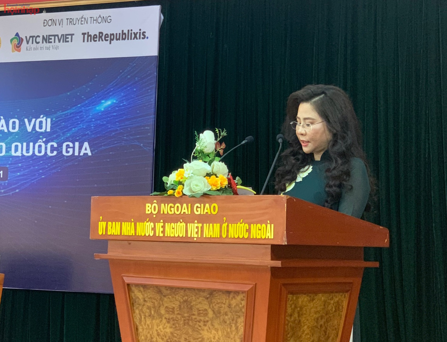b&amp;agrave; Dương Hồng Anh - Đại diện Văn ph&amp;ograve;ng Bộ KHCN Việt Nam tại nước ngo&amp;agrave;i