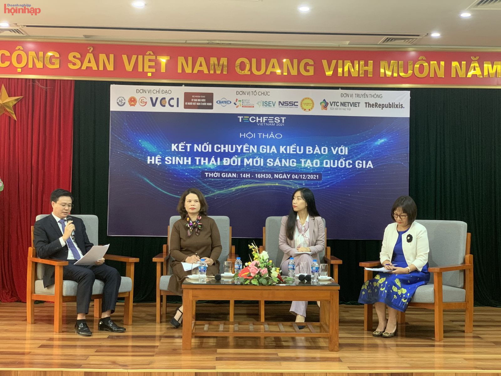 Tọa đ&amp;agrave;m với c&amp;aacute;c kh&amp;aacute;ch mời tại Hội thảo