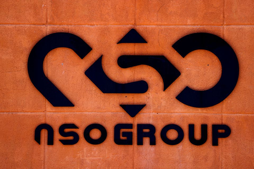 Logo của c&amp;ocirc;ng ty mạng NSO Group của Israel. Ảnh: Reuters.