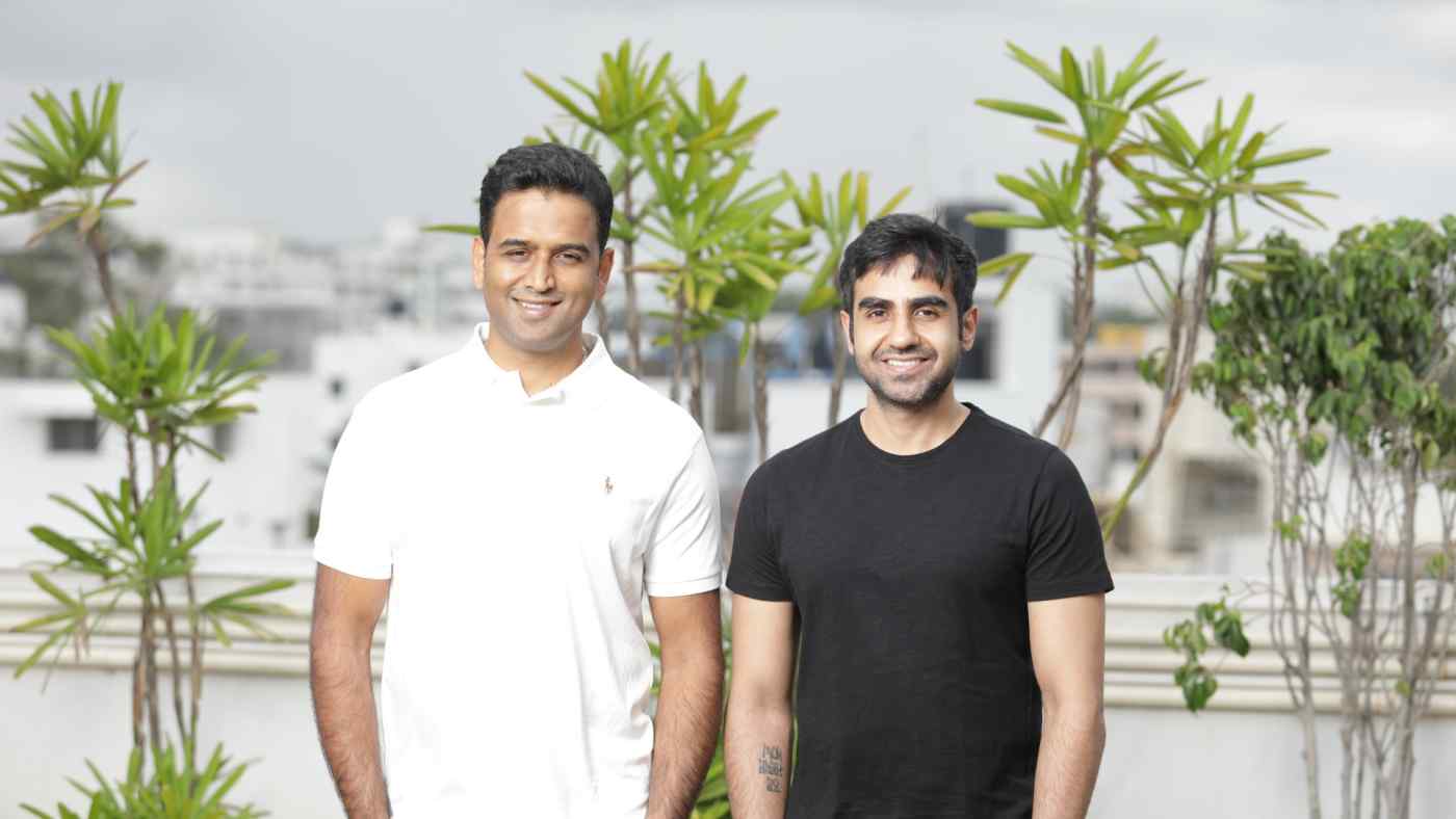 Nikhil Kamath (phải) c&amp;ugrave;ng với anh trai Nithin Kamath (tr&amp;aacute;i) đ&amp;atilde; th&amp;agrave;nh lập Zerodha v&amp;agrave;o năm 2010