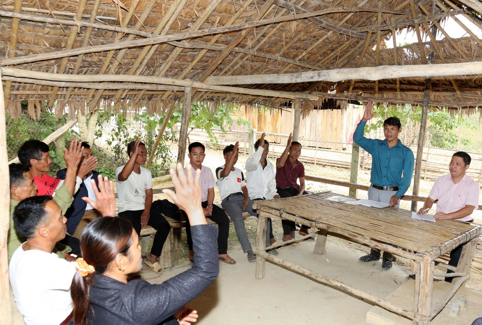 Th&amp;ocirc;ng qua Tổ tiết kiệm v&amp;agrave; vay vốn, người d&amp;acirc;n Xốp Ch&amp;aacute;o họp b&amp;igrave;nh x&amp;eacute;t c&amp;ocirc;ng khai, d&amp;acirc;n chủ, tạo điều kiện cho c&amp;aacute;c hộ vay vốn ch&amp;iacute;nh s&amp;aacute;ch