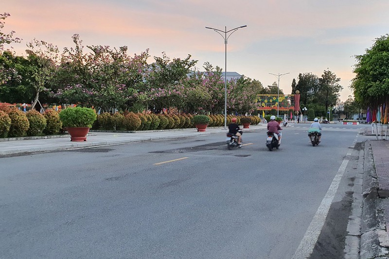 Một gốc th&amp;agrave;nh phố Bạc Li&amp;ecirc;u trong những ng&amp;agrave;y tỉnh n&amp;agrave;y c&amp;oacute; cấp độ dịch m&amp;agrave;u v&amp;agrave;ng