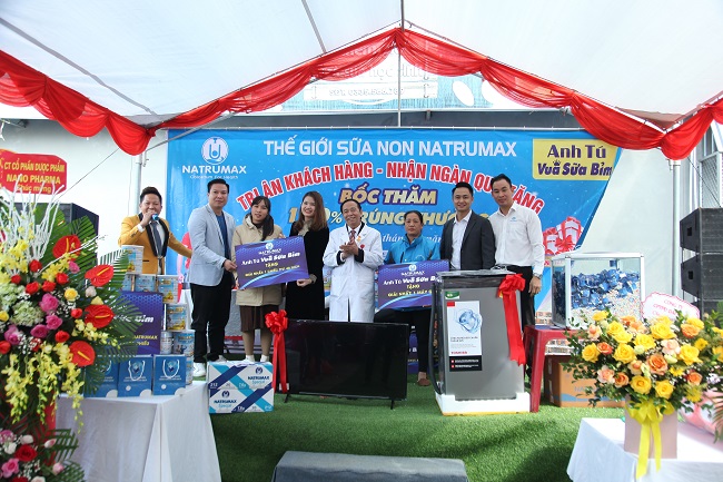 Rất nhiều c&amp;aacute;c sản phẩm gi&amp;aacute; trị tại chương tr&amp;igrave;nh đ&amp;atilde; được trao tặng cho c&amp;aacute;c kh&amp;aacute;ch h&amp;agrave;ng may mắn nhất.