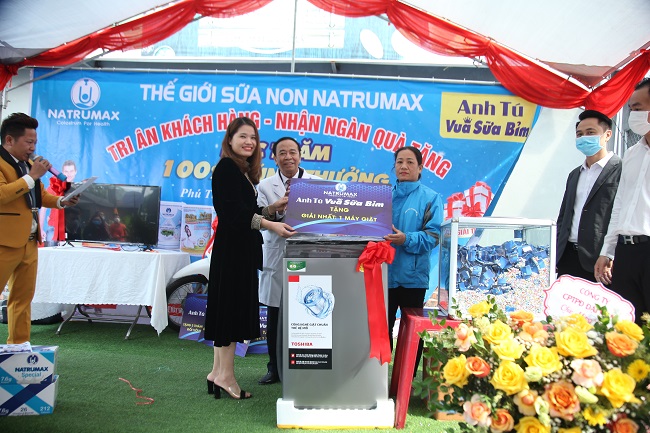 Giải nhất m&amp;aacute;y giặt Toshiba tại chương tr&amp;igrave;nh tiếp tục t&amp;igrave;m được chủ nh&amp;acirc;n may mắn.