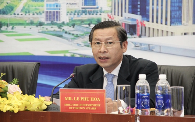 &amp;Ocirc;ng L&amp;ecirc; Ph&amp;uacute; H&amp;ograve;a, Gi&amp;aacute;m đốc Sở Ngoại vụ tỉnh B&amp;igrave;nh Dương ph&amp;aacute;t biểu tại Toạ đ&amp;agrave;m