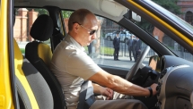 Tổng thống Putin từng có ý định làm tài xế taxi những năm 1990