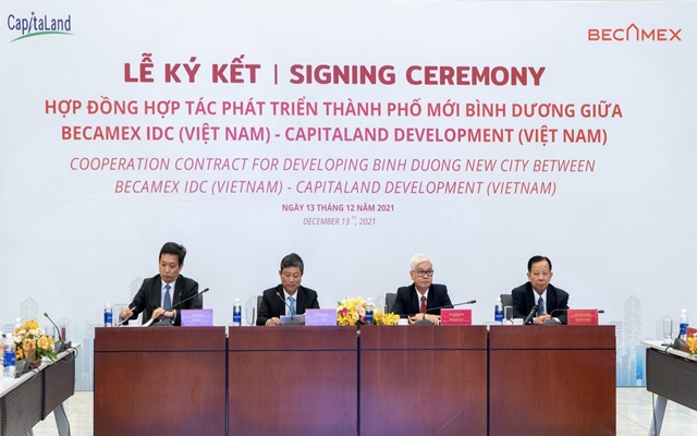 L&amp;atilde;nh đạo Tỉnh uỷ, UBND tỉnh B&amp;igrave;nh Dương v&amp;agrave; L&amp;atilde;nh đạo Tổng c&amp;ocirc;ng ty Becamex IDC, L&amp;atilde;nh đạo Tập đo&amp;agrave;n Capitaland tại buổi lễ k&amp;yacute; kết