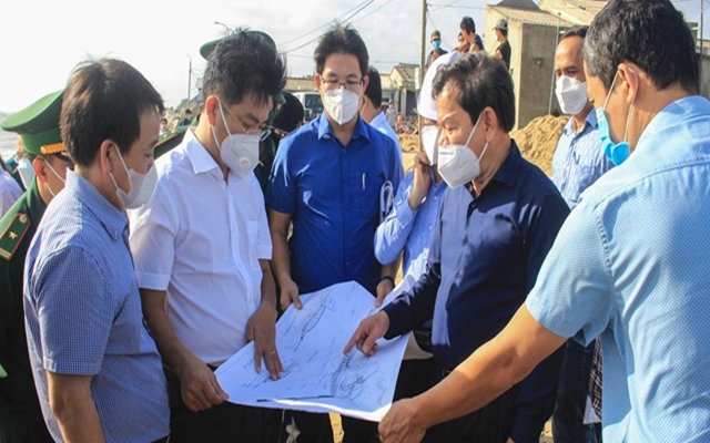 Chủ tịch UBND tỉnh Đặng Văn Minh yêu cầu khoảng từ tháng 6 đến tháng 8/2022 phải hoàn thành tuyến kè, đảm bảo an toàn cho người dân trong mùa mưa bão năm sau Chủ tịch UBND tỉnh Đặng Văn Minh yêu cầu khoảng từ tháng 6 đến tháng 8/2022 phải hoàn thành tuyến kè, đảm bảo an toàn cho người dân trong mùa mưa bão năm sau
