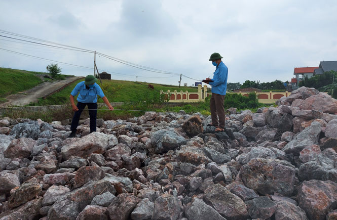 C&amp;ocirc;ng t&amp;aacute;c bảo vệ tuyến đ&amp;ecirc; tr&amp;ecirc;n địa b&amp;agrave;n TP. H&amp;agrave; Nội lu&amp;ocirc;n được triển khai thường xuy&amp;ecirc;n.