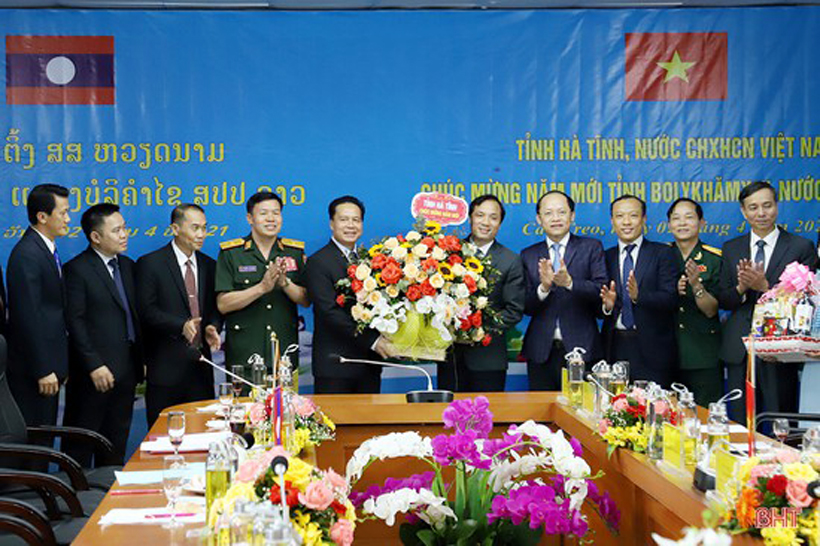 Lãnh đạo tỉnh Hà Tĩnh chúc tết tỉnh Bôlykhămxay năm 2021. Ảnh Báo Hà Tĩnh Lãnh đạo tỉnh Hà Tĩnh chúc tết tỉnh Bôlykhămxay năm 2021. Ảnh Báo Hà Tĩnh