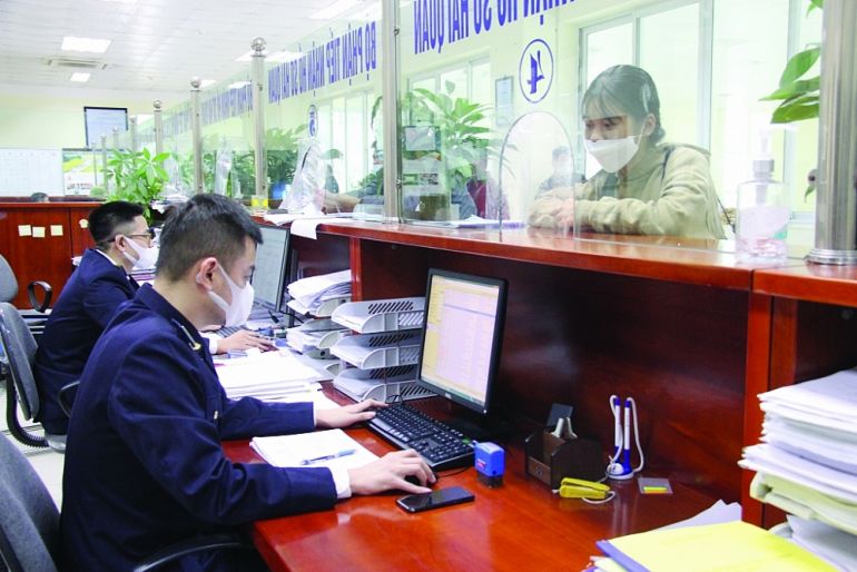 Công chức Hải quan Chi Ma hướng dẫn doanh nghiệp làm thủ tục hải quan Công chức Hải quan Chi Ma hướng dẫn doanh nghiệp làm thủ tục hải quan