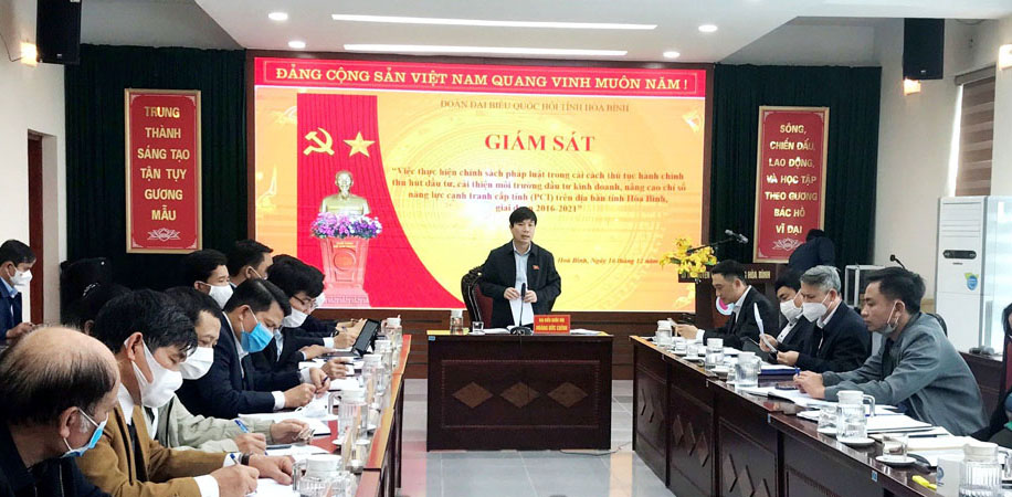 ẢTrưởng đo&amp;agrave;n gi&amp;aacute;m s&amp;aacute;t ph&amp;aacute;t biểu kết luận hội nghị.  H&amp;ograve;a B&amp;igrave;nh: