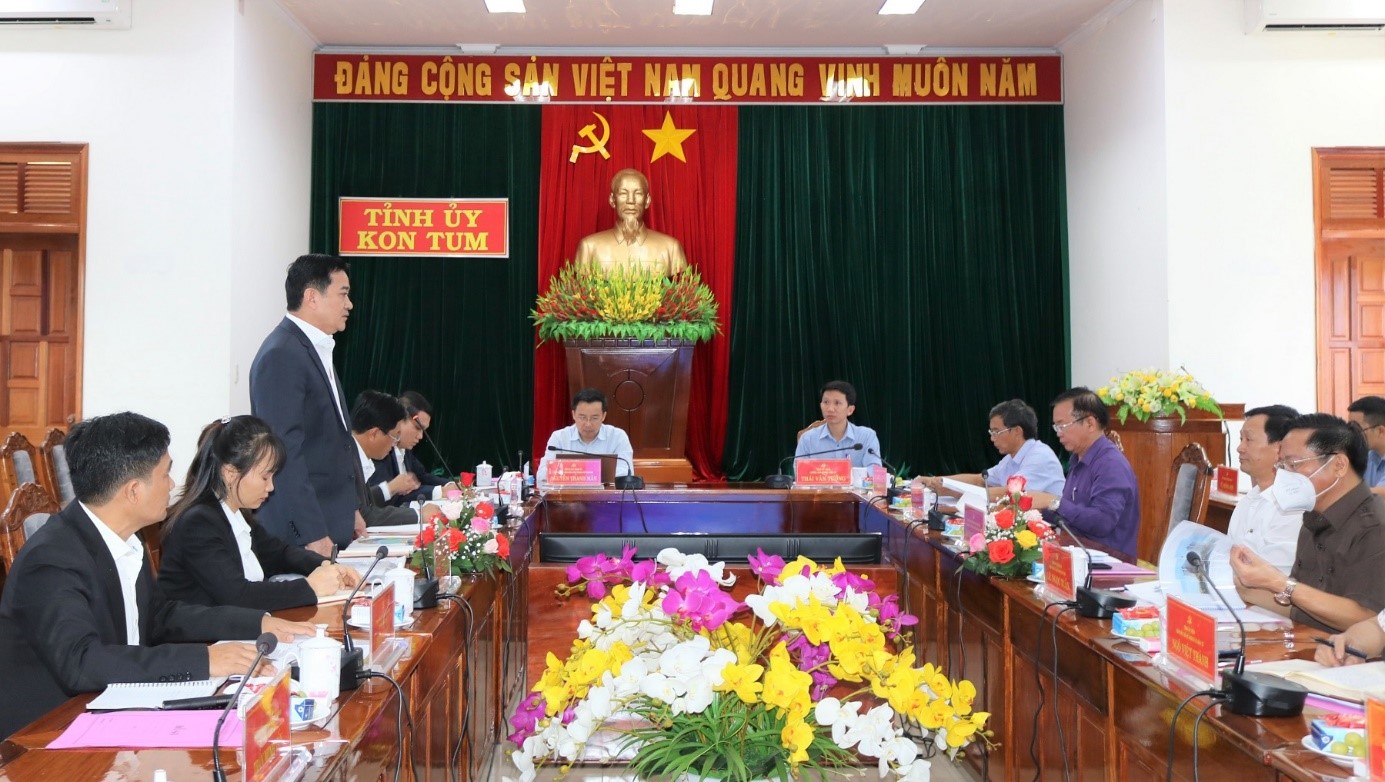 Tại buổi l&amp;agrave;m việc, đại diện Tập đo&amp;agrave;n Hưng Thịnh đ&amp;atilde; tr&amp;igrave;nh b&amp;agrave;y b&amp;aacute;o c&amp;aacute;o kết quả khảo s&amp;aacute;t v&amp;agrave; đề xuất &amp;yacute; tưởng quy hoạch dự &amp;aacute;n &amp;ldquo;Khu đ&amp;ocirc; thị Bắc S&amp;ocirc;ng Đăk Bla&amp;rdquo;