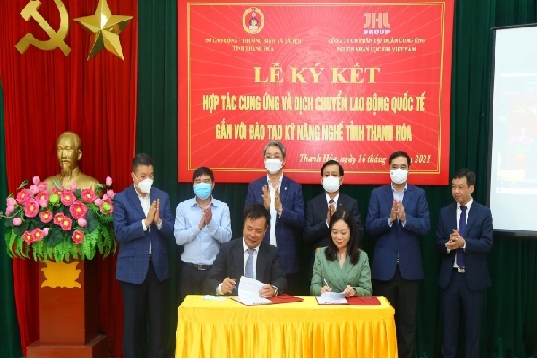 Lễ ký kết hợp tác cung ứng và dịch chuyển lao động quốc tế gắn với đào tạo kỹ năng nghề giữa Sở LĐ-TB&XH tỉnh Thanh Hóa và Công ty Cổ phần Tập đoàn Cung ứng Nguồn Nhân lực JHL Việt Nam - JHL Group Lễ ký kết hợp tác cung ứng và dịch chuyển lao động quốc tế gắn với đào tạo kỹ năng nghề giữa Sở LĐ-TB&XH tỉnh Thanh Hóa và Công ty Cổ phần Tập đoàn Cung ứng Nguồn Nhân lực JHL Việt Nam - JHL Group