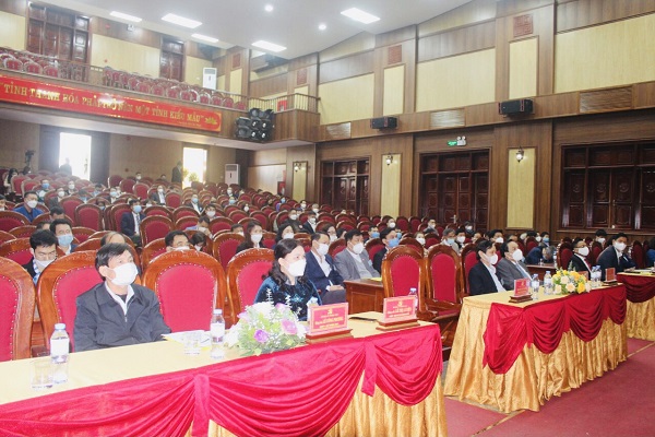 Đại hội diễn ra nhanh gọn, đại biểu tham dự thực hiện c&amp;aacute;c biện ph&amp;aacute;p ph&amp;ograve;ng, chống dịch Covid-19