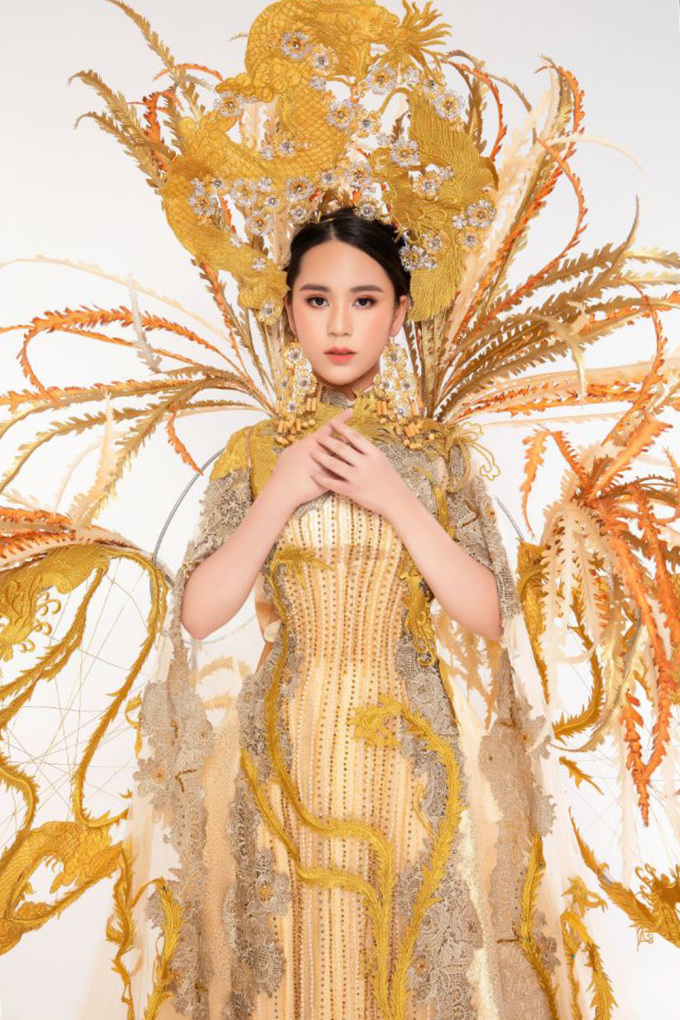 Vũ Huyền Diệu diện trang phục d&amp;acirc;n tộc trong đ&amp;ecirc;m chung kết