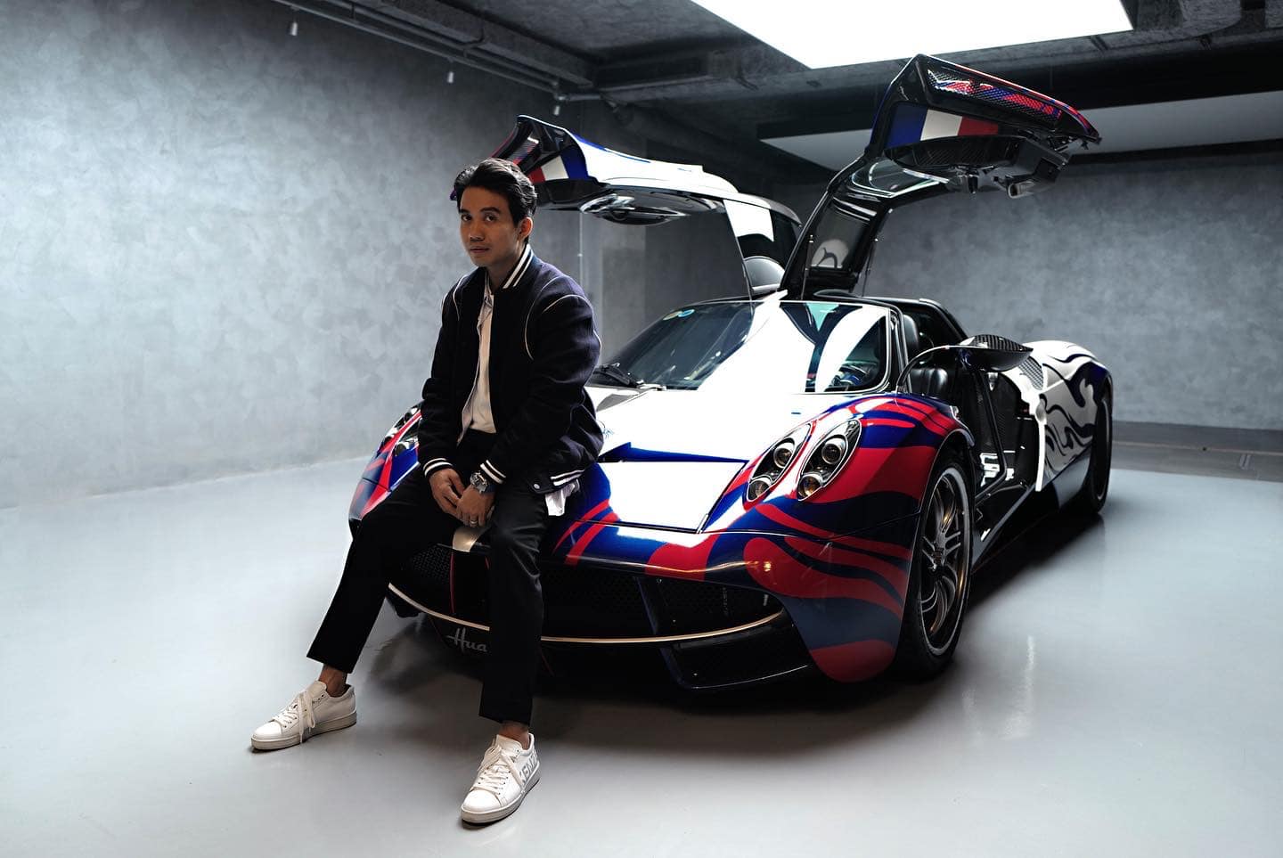 Si&amp;ecirc;u xe Pagani Huayra của Minh Nhựa l&amp;agrave; 1 trong 100 chiếc Pagani Huayra tr&amp;ecirc;n to&amp;agrave;n thế giới v&amp;agrave; cũng l&amp;agrave; 1 trong 2 chiếc trong khu vực Đ&amp;ocirc;ng Nam &amp;Aacute;