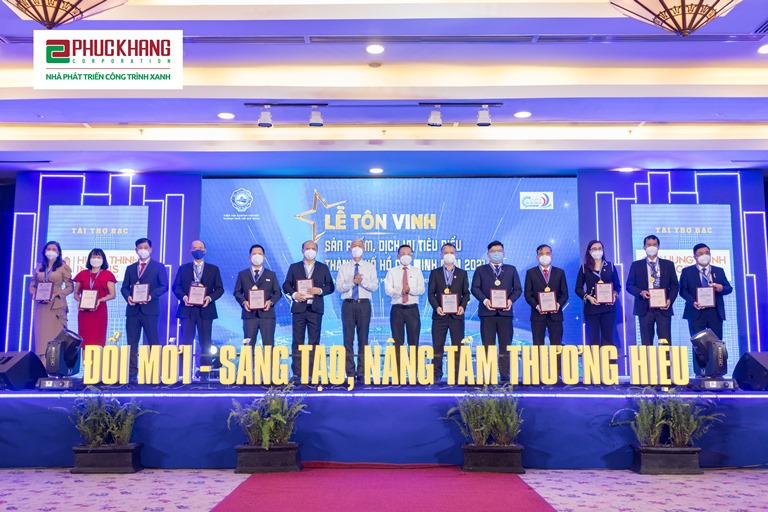 L&amp;atilde;nh đạo TP.HCM v&amp;agrave; HUBA trao chứng nhận &amp;ldquo;Sản phẩm, Dịch vụ ti&amp;ecirc;u biểu TP. Hồ Ch&amp;iacute; Minh năm 2021&amp;rdquo; cho đại diện c&amp;aacute;c doanh nghiệp