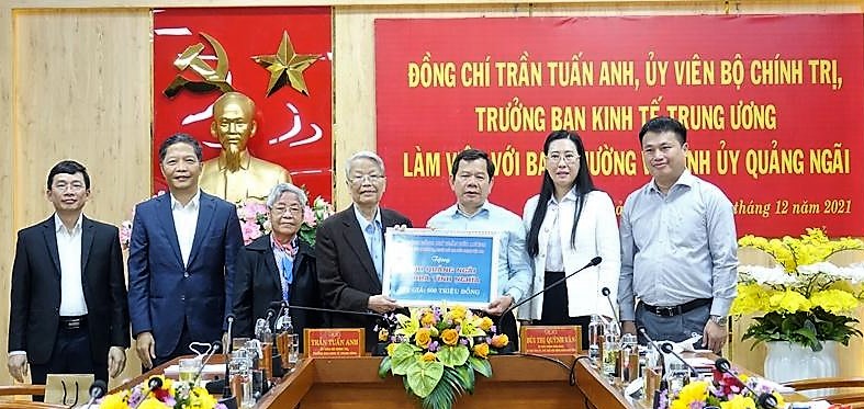 Nh&amp;acirc;n dịp chuẩn bị đ&amp;oacute;n ch&amp;agrave;o năm mới 2022, nguy&amp;ecirc;n Chủ tịch nước Trần Đức Lương ch&amp;uacute;c Đảng bộ, ch&amp;iacute;nh quyền v&amp;agrave; nh&amp;acirc;n tỉnh Quảng Ng&amp;atilde;i, Ảnh minh họa