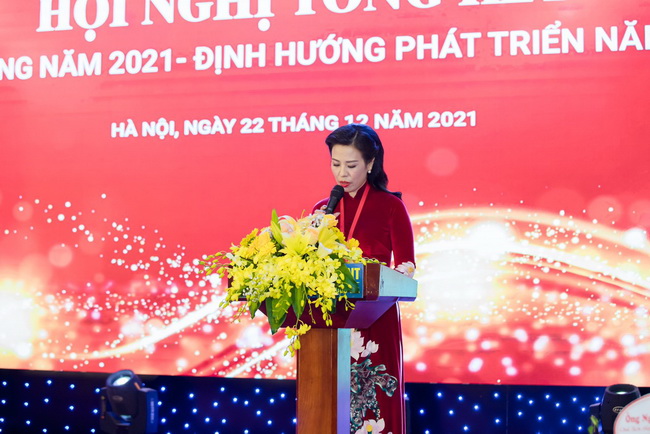 B&amp;agrave; L&amp;ecirc; Minh Hoa - Chủ tịch Hiệp hội Nữ doanh nh&amp;acirc;n doanh nghiệp nhỏ v&amp;agrave; vừa Việt Nam (Vinawomansme) tr&amp;igrave;nh b&amp;agrave;y b&amp;aacute;o c&amp;aacute;o tổng kết năm 2021.