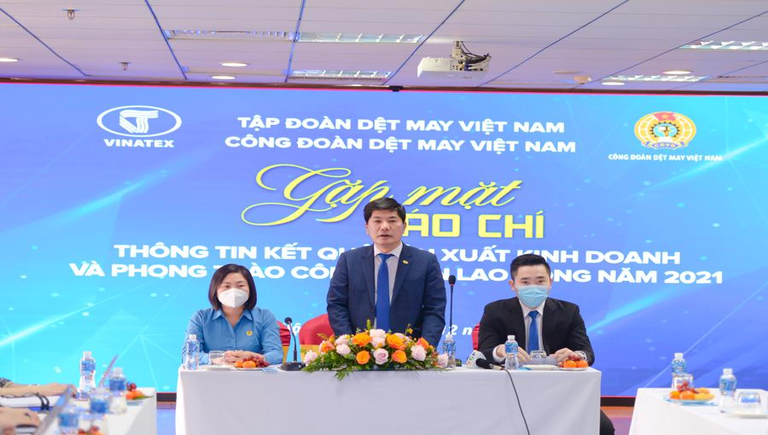 &amp;Ocirc;ng Cao Hữu Hiếu, Tổng gi&amp;aacute;m đốc Tập đo&amp;agrave;n dệt may Việt Nam chủ tr&amp;igrave; họp b&amp;aacute;o