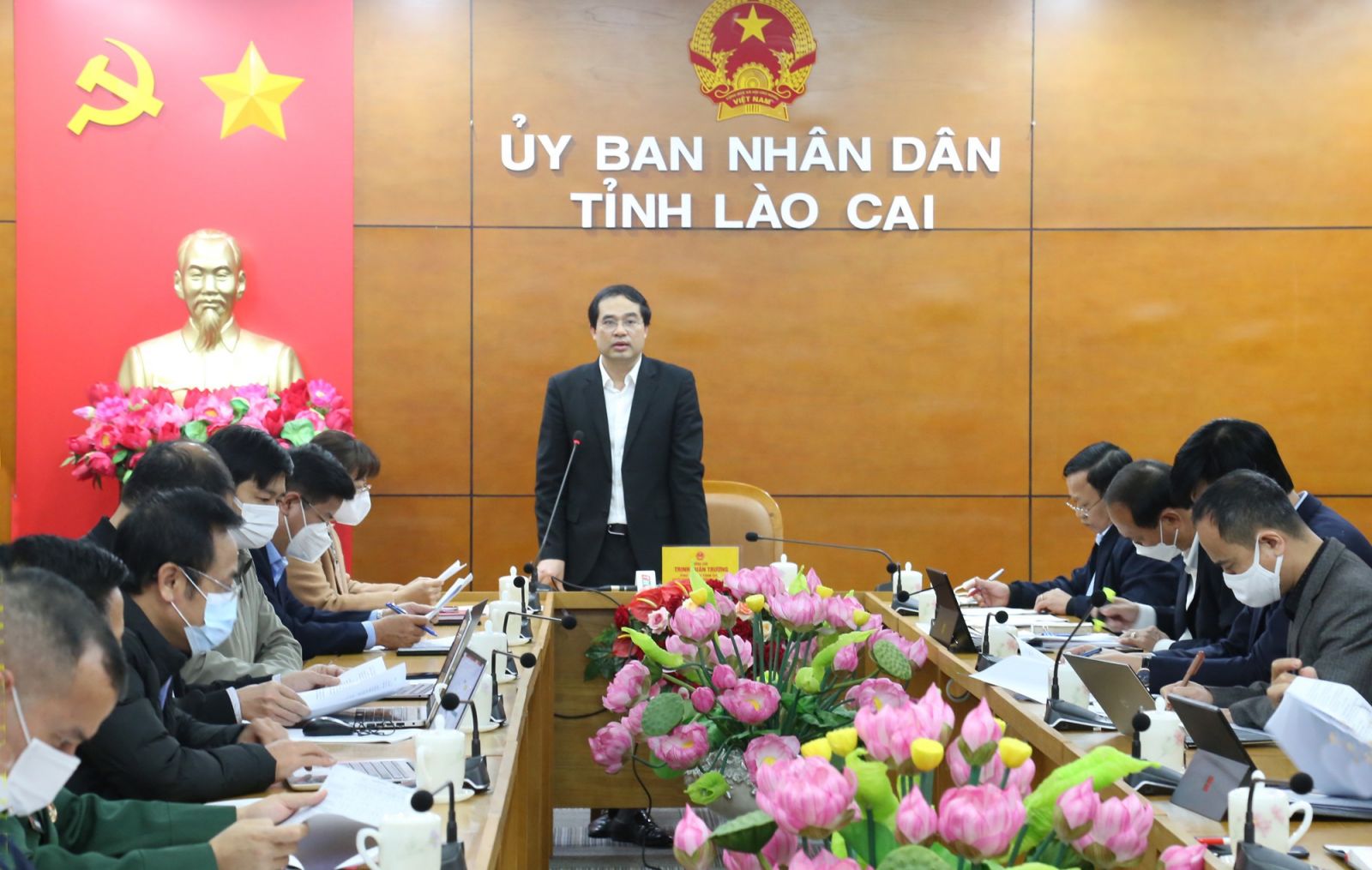 Ông Trịnh Xuân Trường - Chủ tịch UBND tỉnh điều hành cuộc họp. Ông Trịnh Xuân Trường - Chủ tịch UBND tỉnh điều hành cuộc họp.