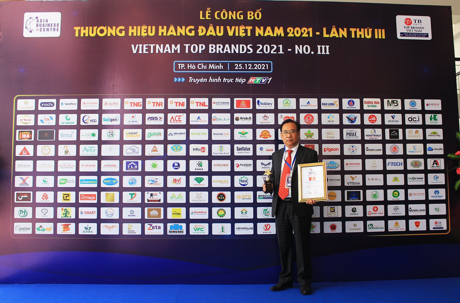 C&amp;ocirc;ng ty VISSAN vinh dự đạt danh hiệu &amp;ldquo;Top 10 Thương Hiệu H&amp;agrave;ng Đầu Việt Nam&amp;rdquo; c&amp;ugrave;ng danh hiệu &amp;ldquo;Nh&amp;agrave; l&amp;atilde;nh đạo ti&amp;ecirc;u biểu Việt Nam năm 2021&amp;rdquo; được trao tặng cho &amp;ocirc;ng Nguyễn Ngọc An - Tổng Gi&amp;aacute;m đốc C&amp;ocirc;ng ty VISSAN.