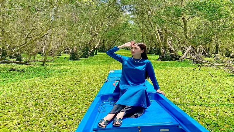 C&amp;ugrave;ng khoe sắc thắm duy&amp;ecirc;n trong kh&amp;ocirc;ng gian xanh kỳ b&amp;iacute;