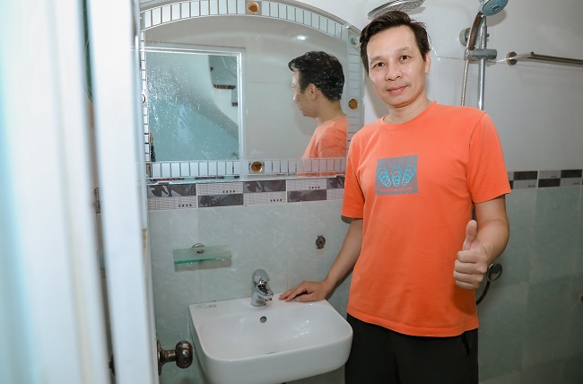Anh Mai Văn Trường (ngụ tại quận Long Bi&amp;ecirc;n , Tp. H&amp;agrave; Nội) chia sẻ niềm vui khi nhận được sự quan t&amp;acirc;m chăm s&amp;oacute;c từ Viglacera