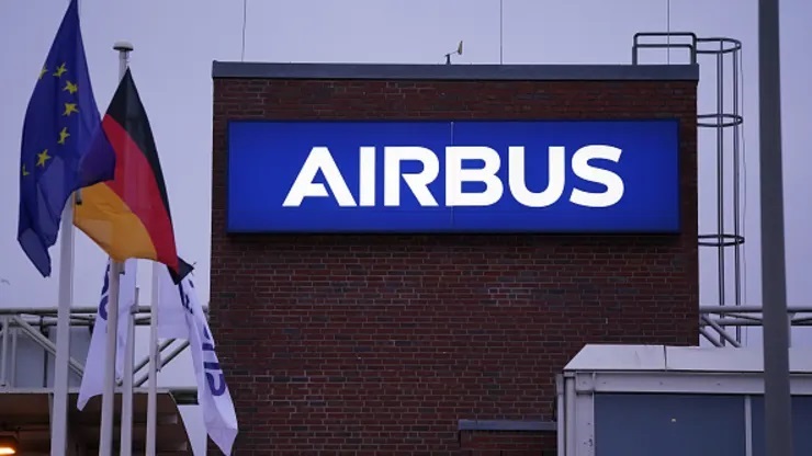 Cổng ch&amp;iacute;nh của nh&amp;agrave; m&amp;aacute;y Airbus ở Hamburg