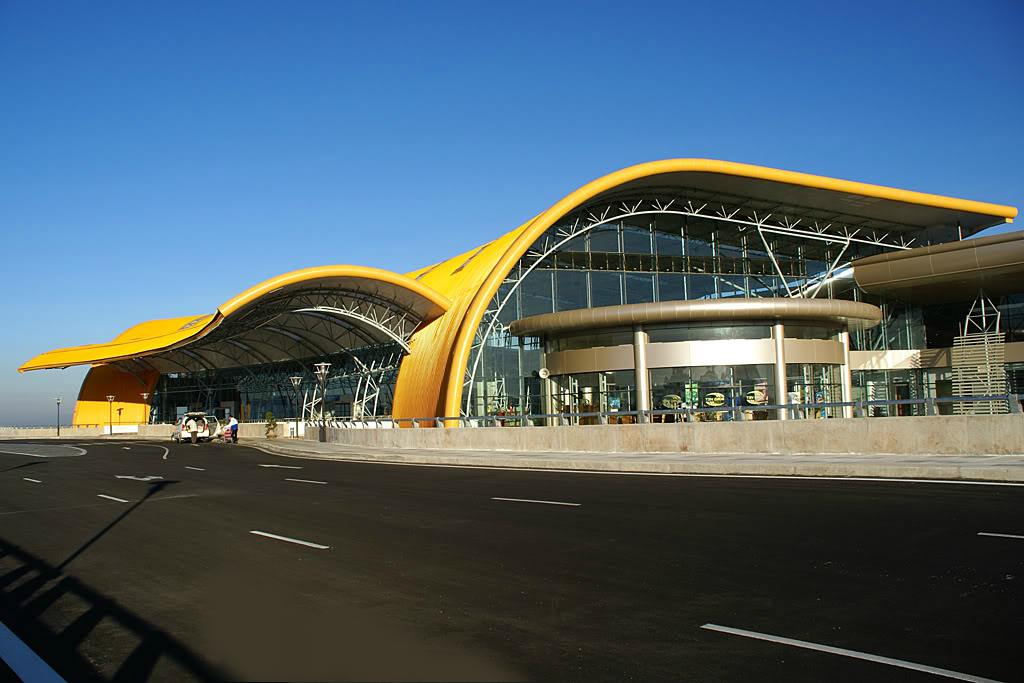 S&amp;acirc;n bay Li&amp;ecirc;n Khương, Đ&amp;agrave; Lạt