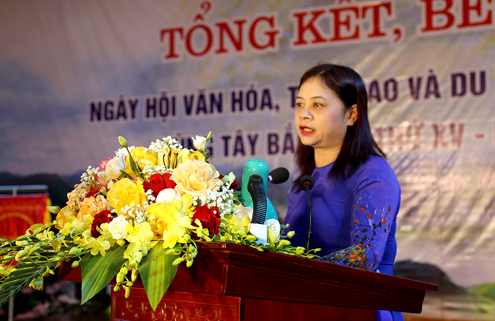 B&amp;agrave; Nguyễn Thị Hải Nhung - Vụ trưởng Vụ Văn h&amp;oacute;a D&amp;acirc;n tộc, Bộ Văn h&amp;oacute;a - Thể thao v&amp;agrave; Du lịch ph&amp;aacute;t biểu tổng kết Ng&amp;agrave;y hội.