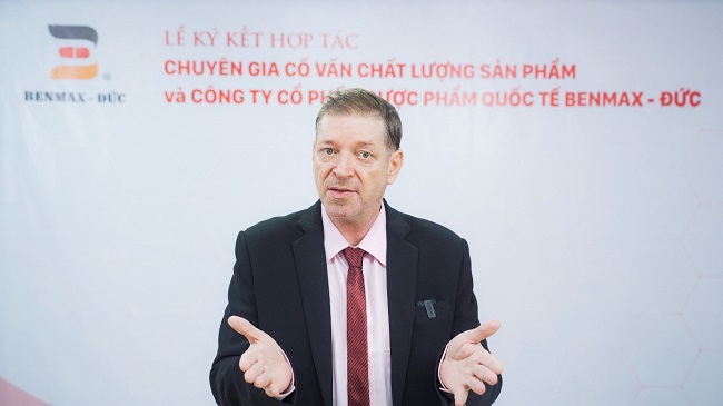&amp;Ocirc;ng Adam Lewis- Chuy&amp;ecirc;n gia cố vấn chất lượng sản phẩm