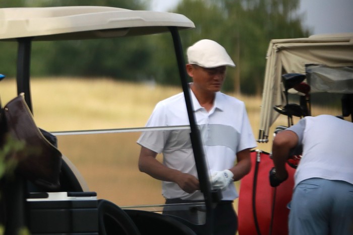 Tỷ ph&amp;uacute; Jack Ma chơi golf ở Prague, Cộng h&amp;ograve;a S&amp;eacute;c. (Ảnh: Financial Times).