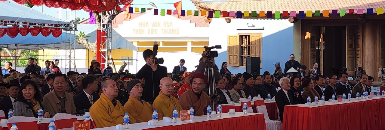 Đ&amp;ocirc;ng đảo đại biểu l&amp;agrave;  Gi&amp;aacute;o hội Phật gi&amp;aacute;o, l&amp;atilde;nh đạo th&amp;agrave;nh phố, huyện An Dương c&amp;ugrave;ng  Doanh nghiệp về dự lễ kh&amp;aacute;nh th&amp;agrave;nh