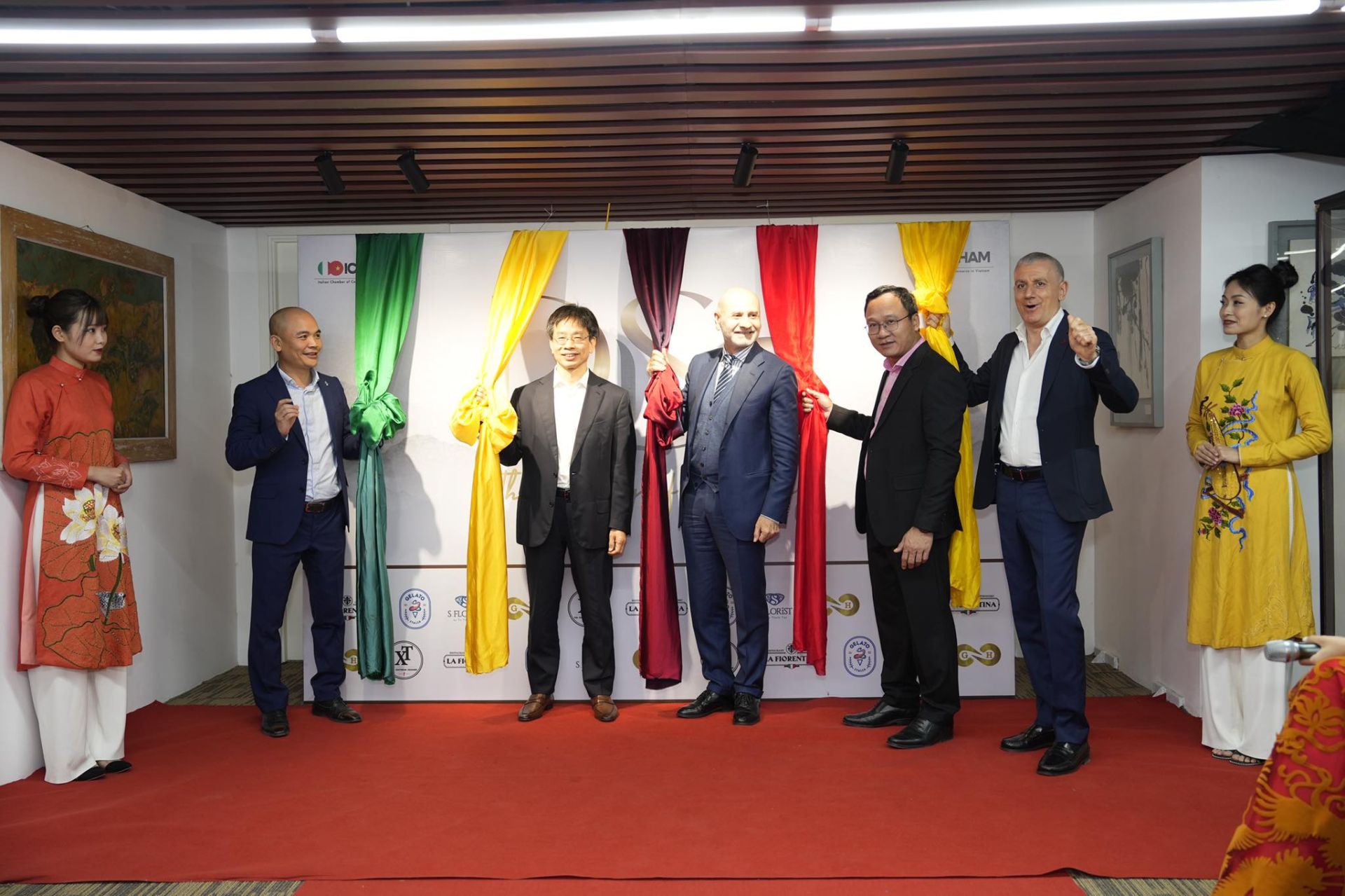 tối ng&amp;agrave;y 13/12 đ&amp;atilde; diễn ra sự kiện Disa Grand Opening