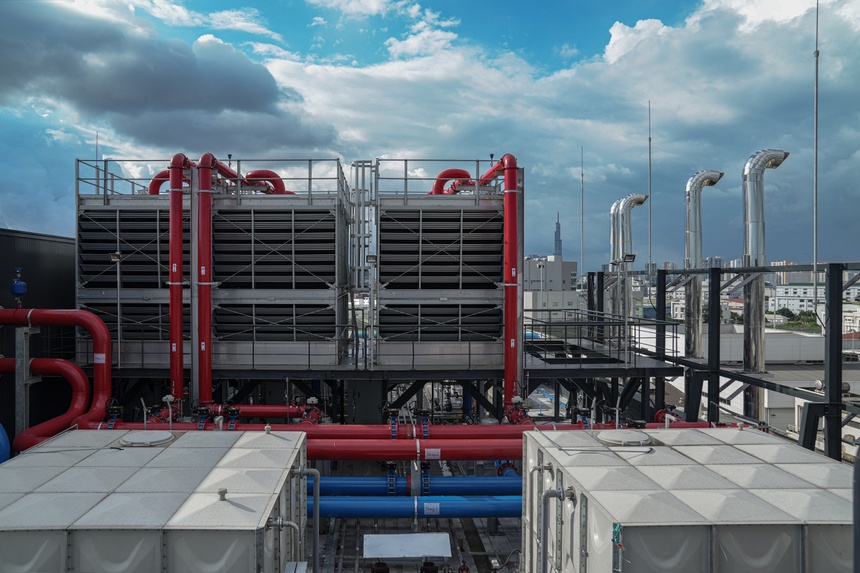 To&amp;agrave;n bộ thiết bị, m&amp;aacute;y m&amp;oacute;c tại Data Center được nhập khẩu từ c&amp;aacute;c h&amp;atilde;ng sản xuất nổi tiếng thế giới.