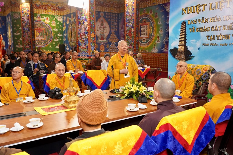 Chư tăng ni c&amp;ugrave;ng c&amp;aacute;c chuy&amp;ecirc;n gia di sản thảo luận kiến tr&amp;uacute;c x&amp;acirc;y dựng ng&amp;ocirc;i Đại Bảo th&amp;aacute;p Mandala T&amp;acirc;y Thi&amp;ecirc;n