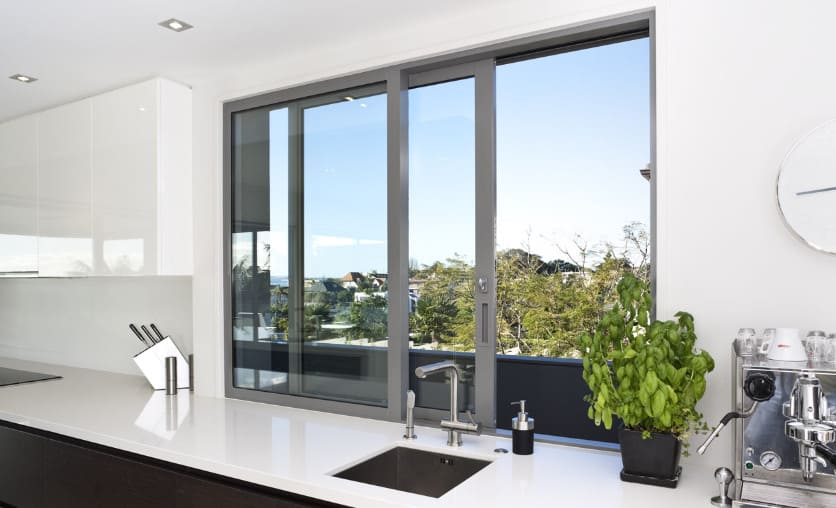 Cửa nh&amp;ocirc;m Eurowindow thiết kế k&amp;eacute;o trượt hiện đại, tiết kiệm diện t&amp;iacute;ch