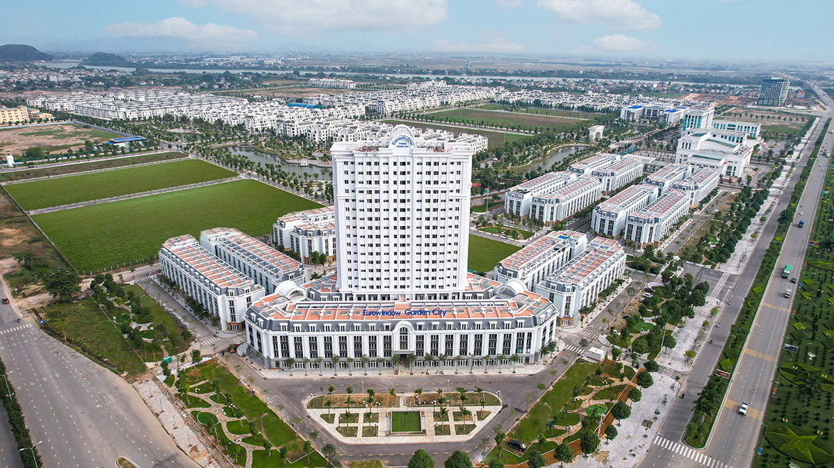 Shop Luxury được kiến tạo bởi 42 căn khối đế t&amp;ograve;a chung cư Eurowindow Tower, thuộc dự &amp;aacute;n Eurowindow Garden City.