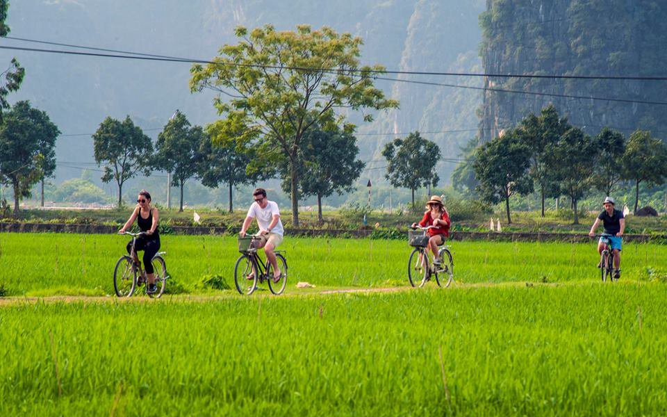 Du kh&amp;aacute;ch chấp nhận di chuyển bằng những phương tiện giao th&amp;ocirc;ng xả ra &amp;iacute;t kh&amp;iacute; thải hơn như xe đạp trong qu&amp;aacute; tr&amp;igrave;nh đi nghỉ dưỡng.