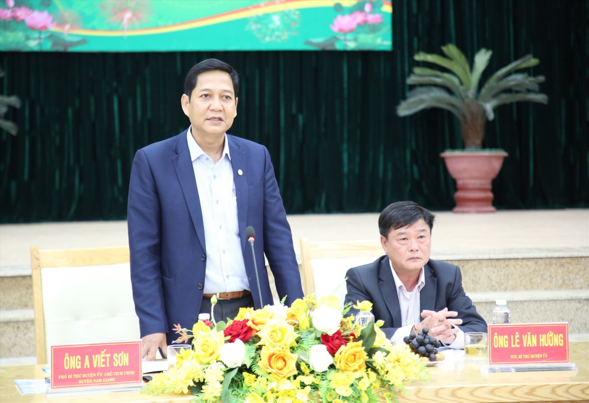 &amp;Ocirc;ng A Viết Sơn Chủ tịch UBND huyện Nam Giang cho biết; năm 2022, d&amp;ugrave; chịu ảnh hưởng thi&amp;ecirc;n tai, dịch bệnh nhưng c&amp;aacute;c chỉ ti&amp;ecirc;u kinh tế - x&amp;atilde; hội tr&amp;ecirc;n địa b&amp;agrave;n huyện vẫn tiếp được tục duy tr&amp;igrave; v&amp;agrave; ph&amp;aacute;t triển, ho&amp;agrave;n th&amp;agrave;nh 18/18 chỉ ti&amp;ecirc;u kinh tế - x&amp;atilde; hội, thu ng&amp;acirc;n s&amp;aacute;ch nh&amp;agrave; nước đạt tr&amp;ecirc;n 200% dự to&amp;aacute;n