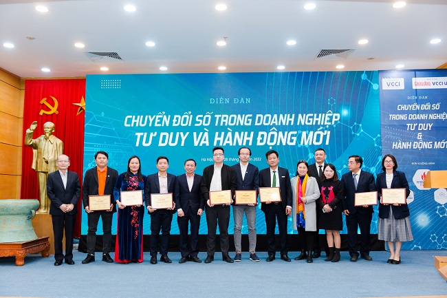 FPT Long Ch&amp;acirc;u được vinh danh l&amp;agrave; doanh nghiệp chuyển đổi số ti&amp;ecirc;u biểu năm 2022.