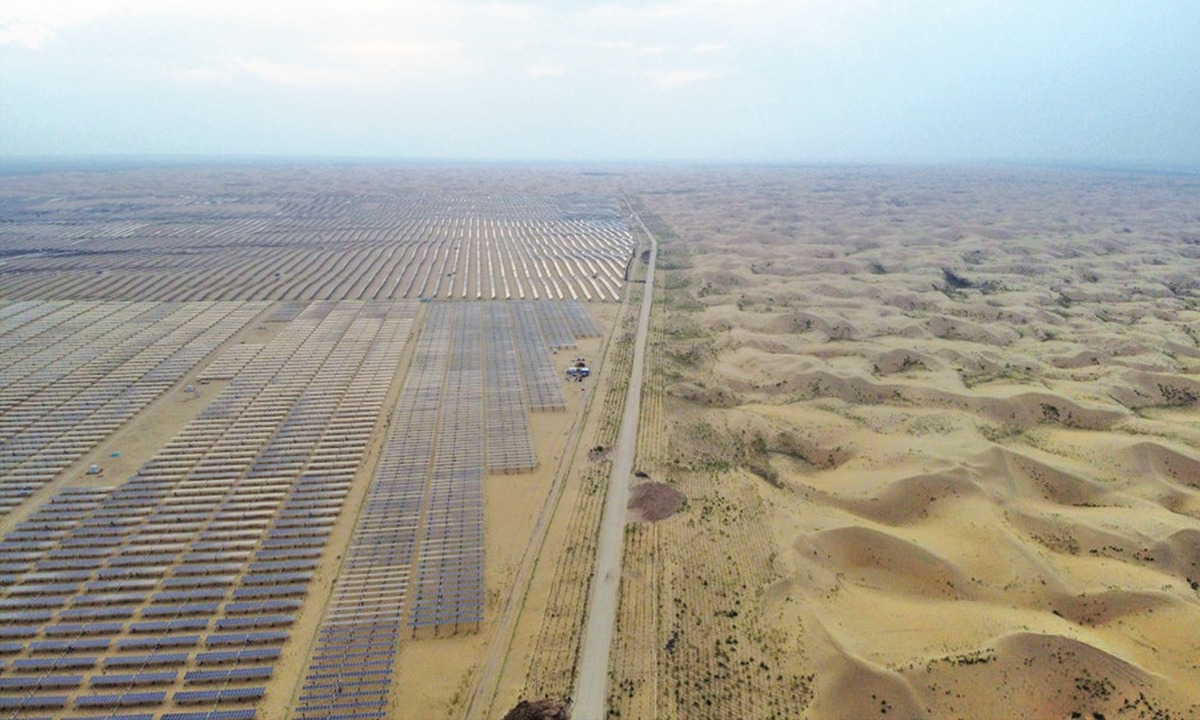 Một nh&amp;agrave; m&amp;aacute;y quang điện ở Dalad Banner, Ordos của Khu tự trị Nội M&amp;ocirc;ng, Trung Quốc. Ảnh: globaltimes.cn