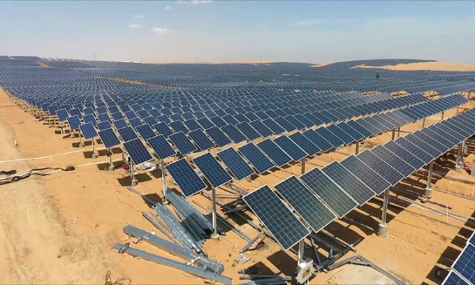 Một dự &amp;aacute;n điện mặt trời tr&amp;ecirc;n tr&amp;ecirc;n sa mạc Kubuqi của Trung Quốc