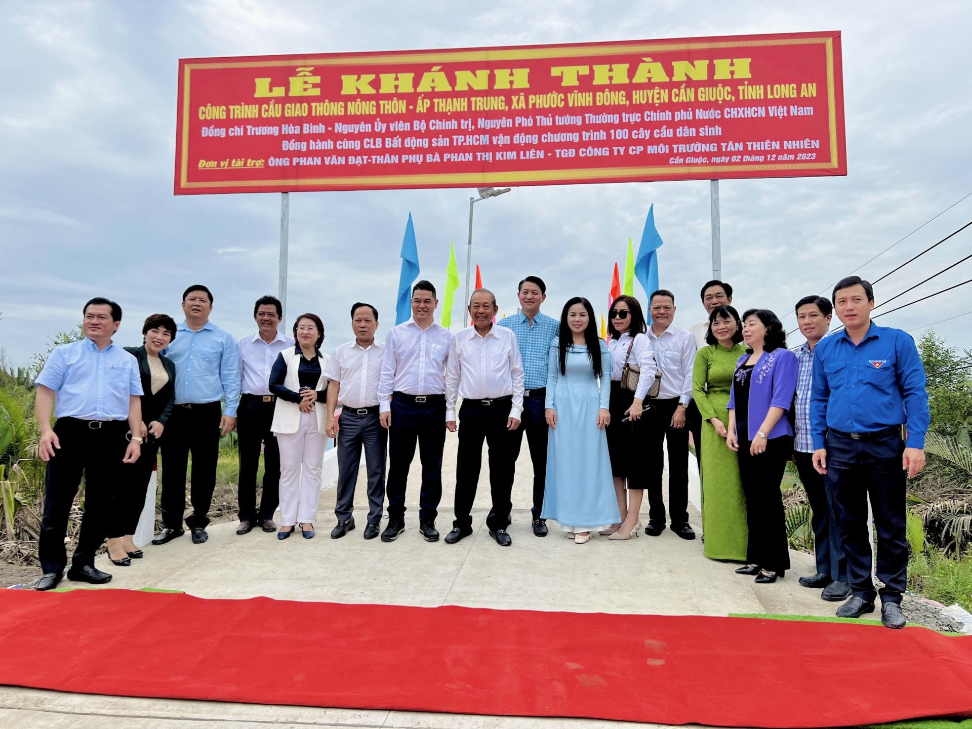C&amp;aacute;c đại biểu chụp ảnh lưu niệm