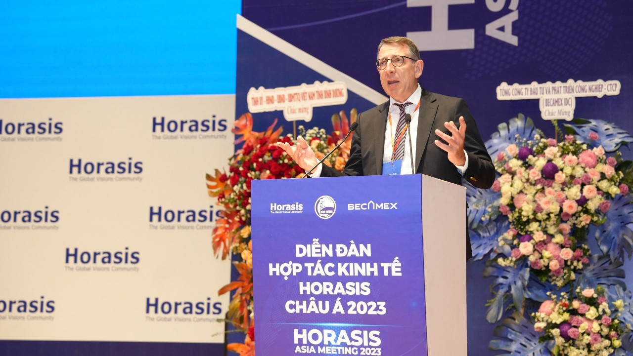 &amp;Ocirc;ng Frank-J&amp;uuml;rgen Richter, Chủ tịch Diễn đ&amp;agrave;n Hợp t&amp;aacute;c Kinh tế ch&amp;acirc;u &amp;Aacute; Horasis ph&amp;aacute;t biểu tại Lễ khai mạc